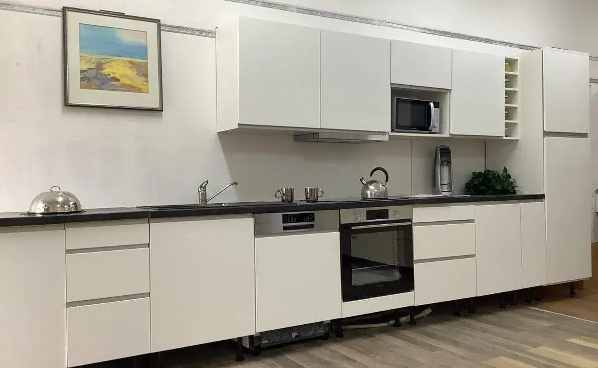 Světlá moderní kuchyně JULIETA