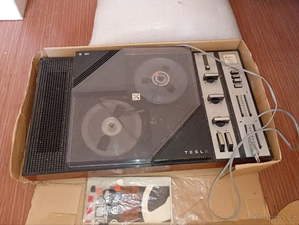 Magnetofon Tesla b90