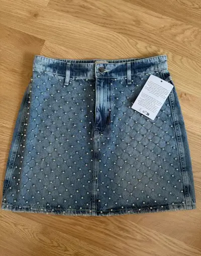 Guess džínová mini sukně se stříbrnými korálky velikost 28