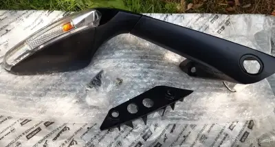 Gilera Nexus 500 pravé zrcátko s blinkrem