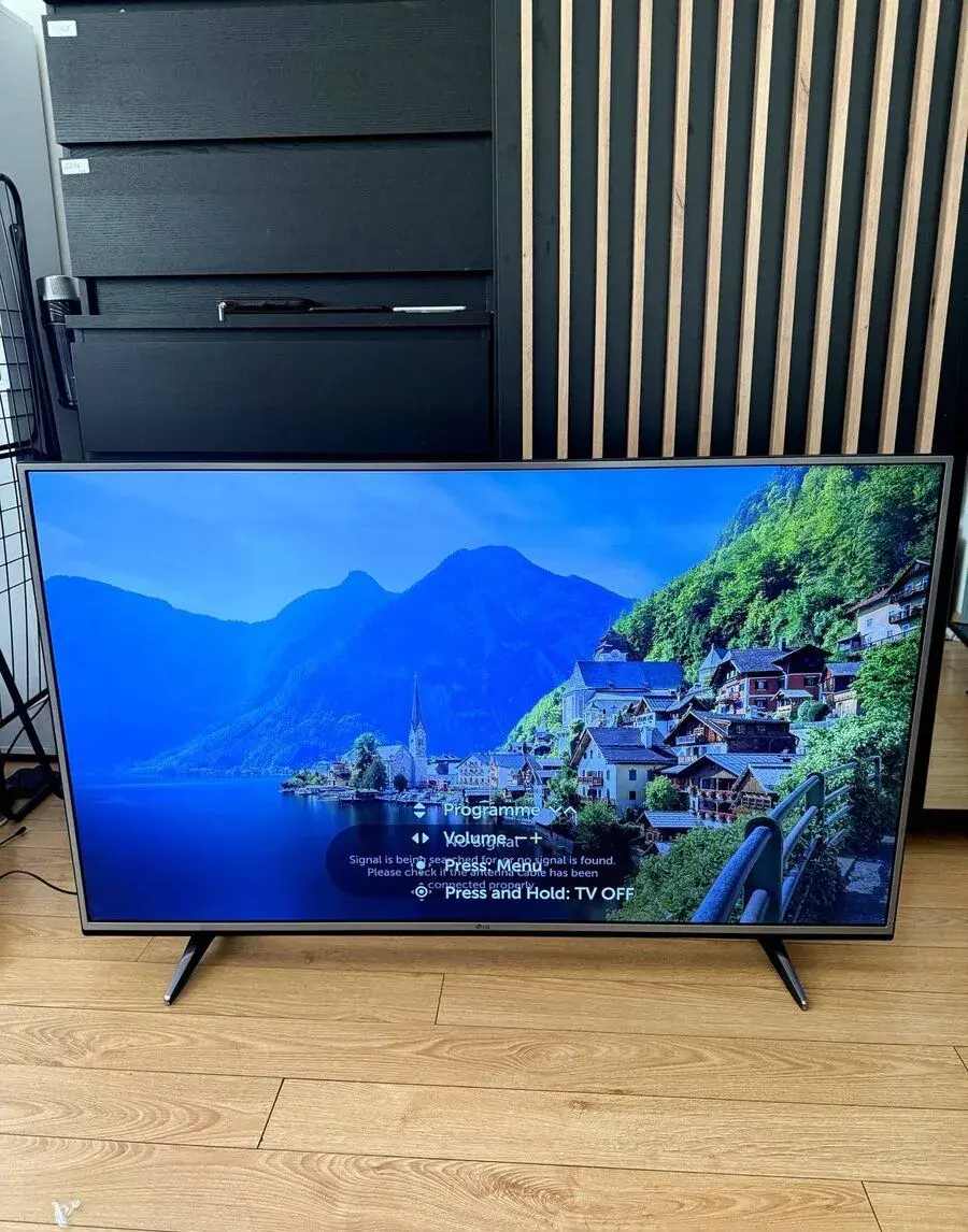 Smart TV LG 55” (4K Ultra HD) + stojánek