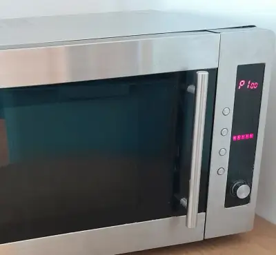 Mikrovlnná trouba AEG s funkcí grilu