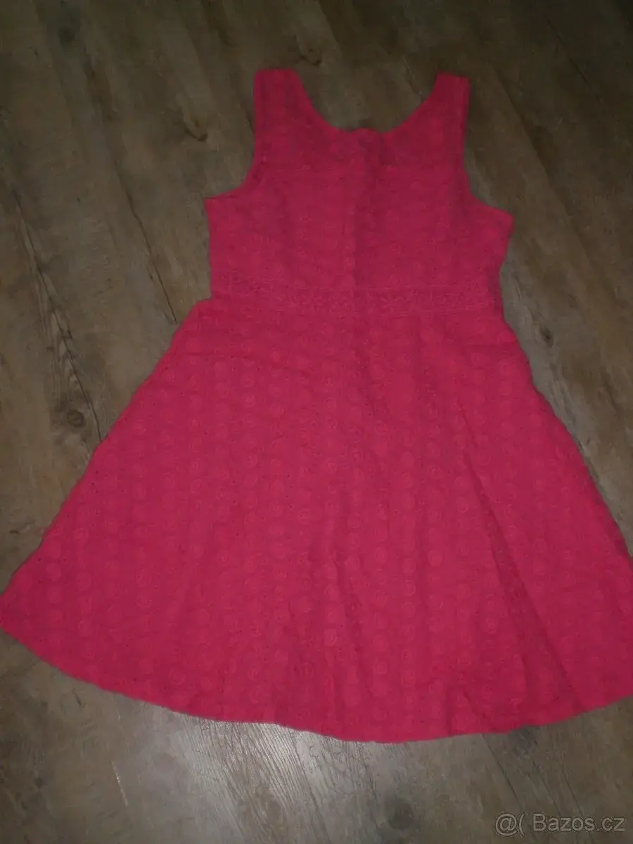 nove krasne saty Guess vel 12-14 let