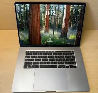 MacBook Pro i9, 64Gb/2TB, 16” (rok záruka)
