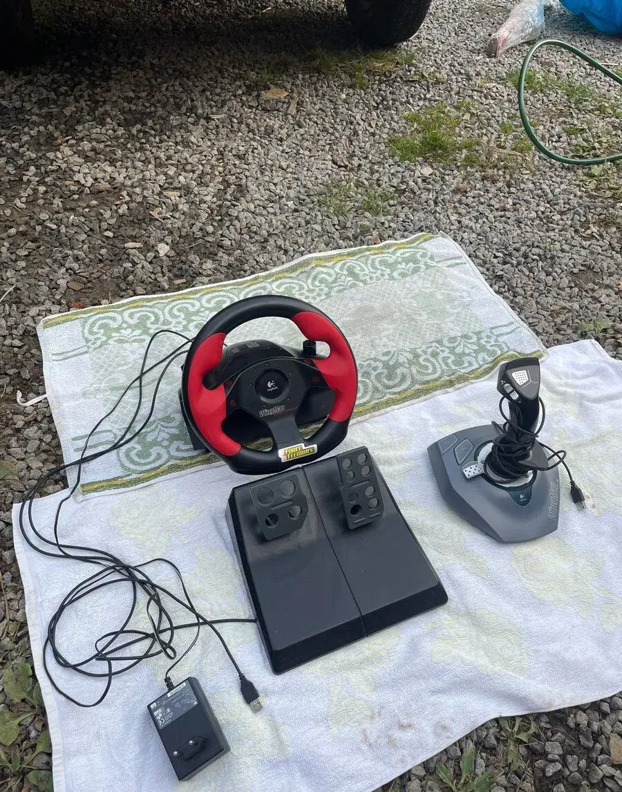 Volant, pedály, joystick USB PC