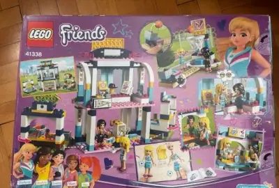 LEGO Friends 41338 Stephanie ve sportovní aréně