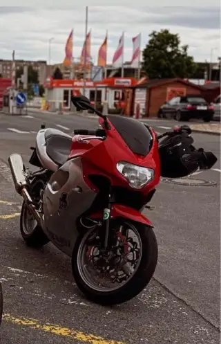 🏍️ TRIUMPH TT600 – 81 kW – SUPERSPORT ZA 25 000 Kč 🔥