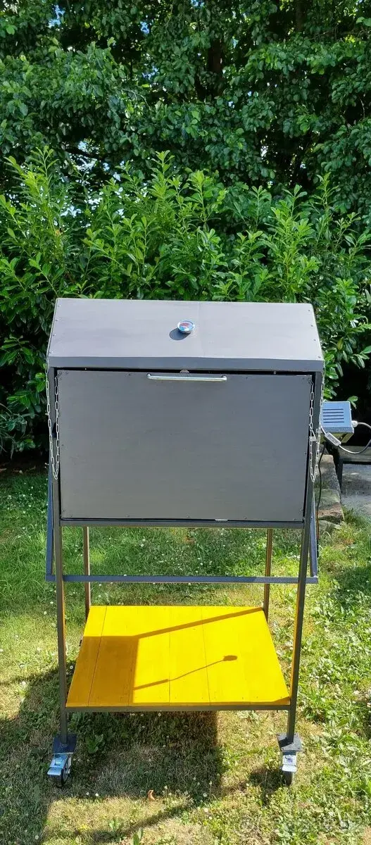Gril na kuřata, kebab, kolena, živáňskou
