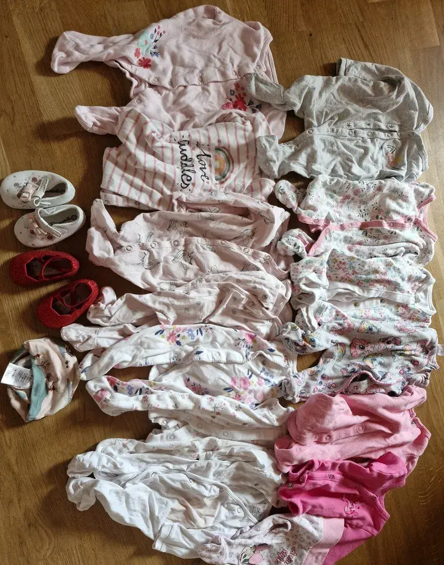 Velký dívčí set oblečení vel. 50–56 (overaly, body, čepička,