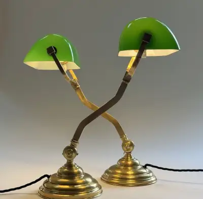 Starožitné párové mosazné bankéřky, cena je za obě lampy.