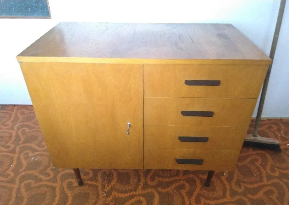 Retro komoda se šuplíkama