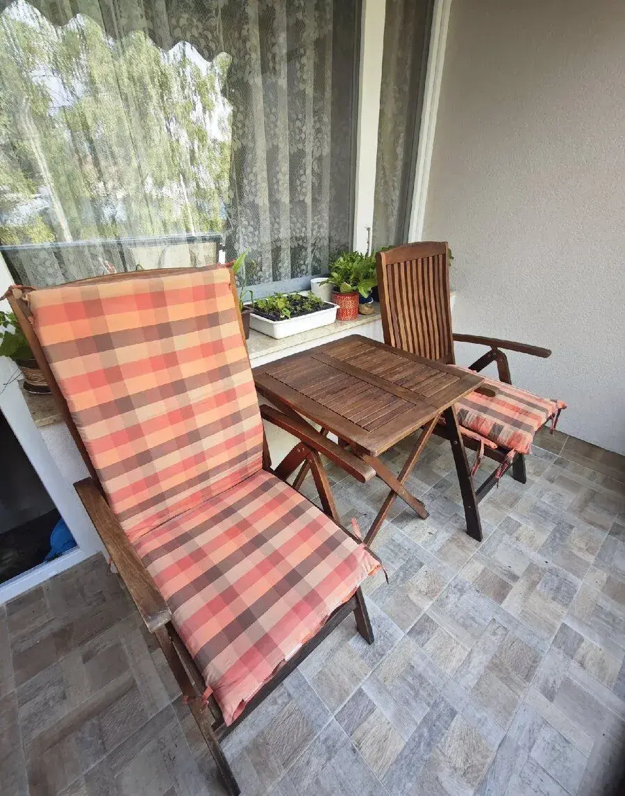 Dřevěný balkonový/zahradní stůl 60x60cm+2 polohovací židle+