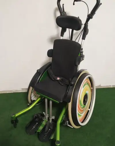 Dětský aktivní polohovací vozík