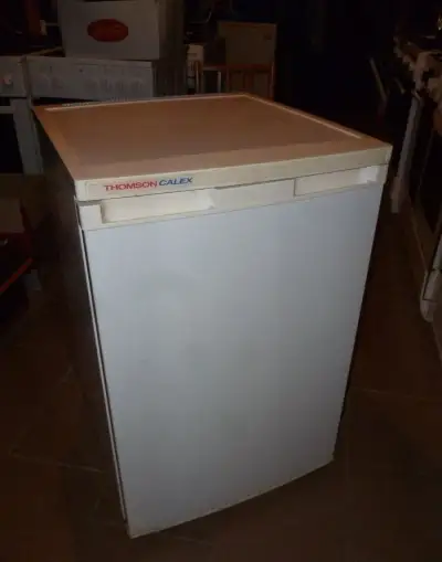 lednička bez mrazáku, thomson calex,v-85cm,š-55cm