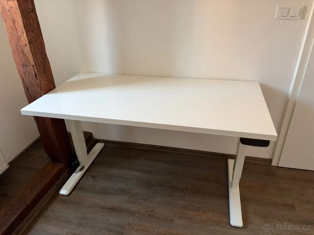 Elektricky polohovatelný stůl 150 × 75 cm, paměť poloh