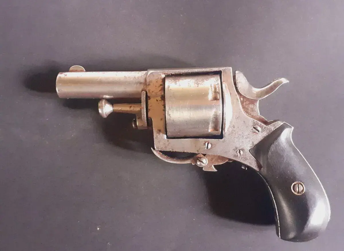 Historicky revolver 320 do roku 1890