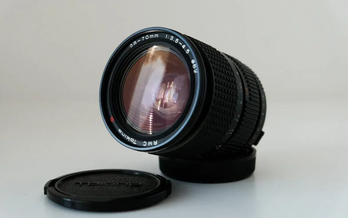 RMC Tokina 28-70mm f/3.5-4.5 - (Olympus OM)