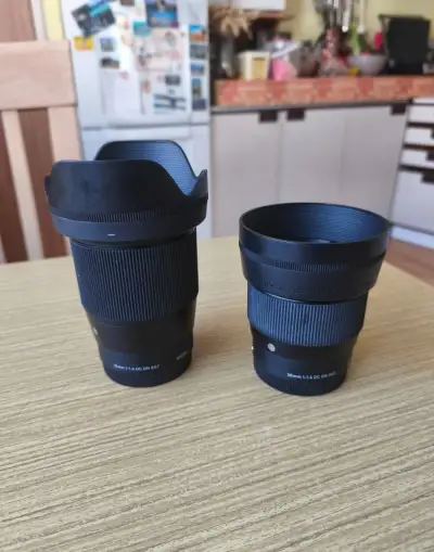 Sigma 16mm f/1.4 a 56mm f/1.4 pro Sony E