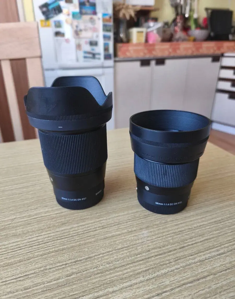 Sigma 16mm f/1.4 a 56mm f/1.4 pro Sony E