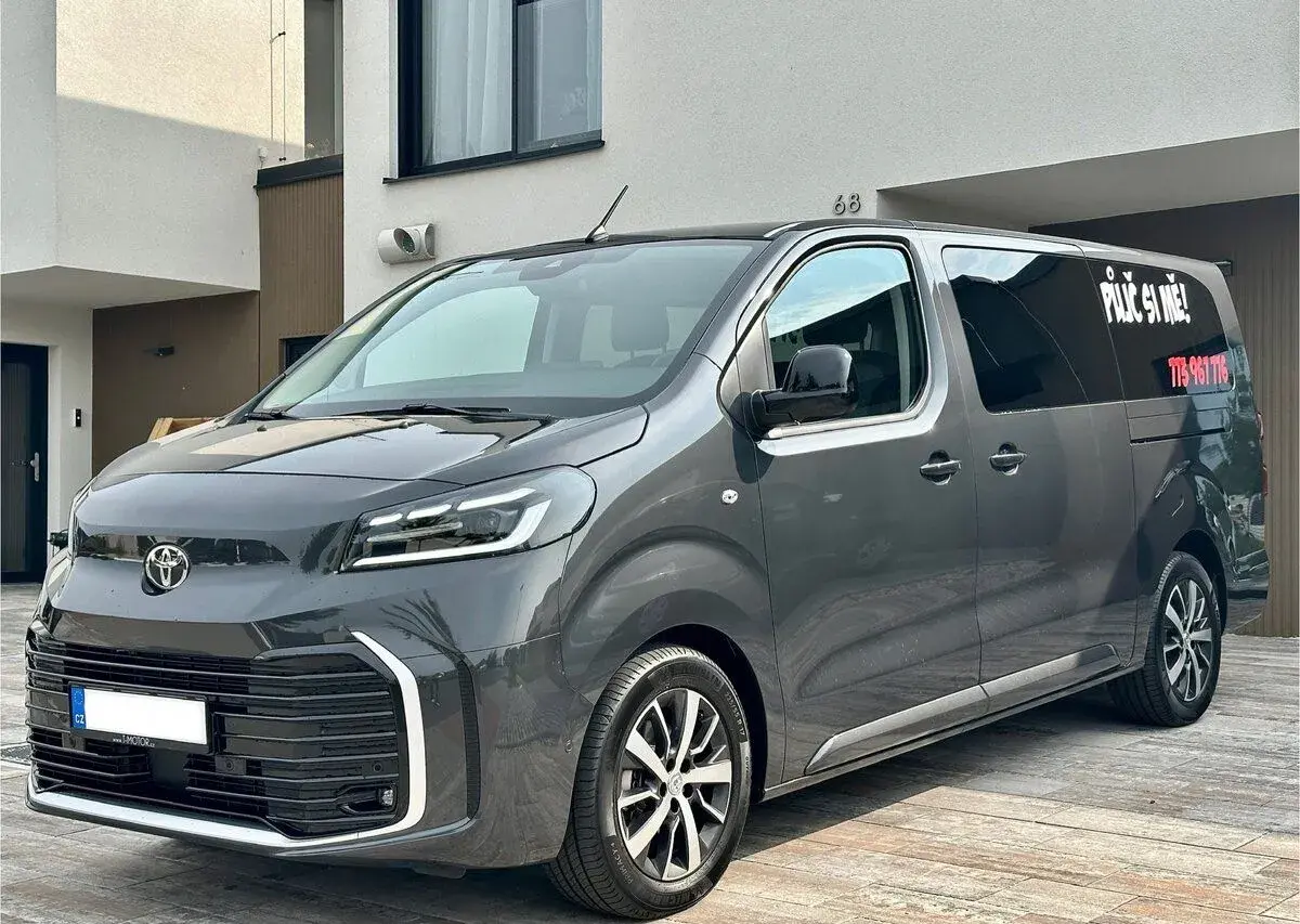 Pronájem Toyota Proace Verso 8 míst automat