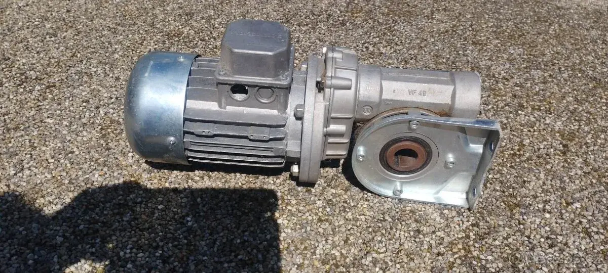 Bonfiglioli VF49 + elektromotor 400V – nepoužité, funkční
