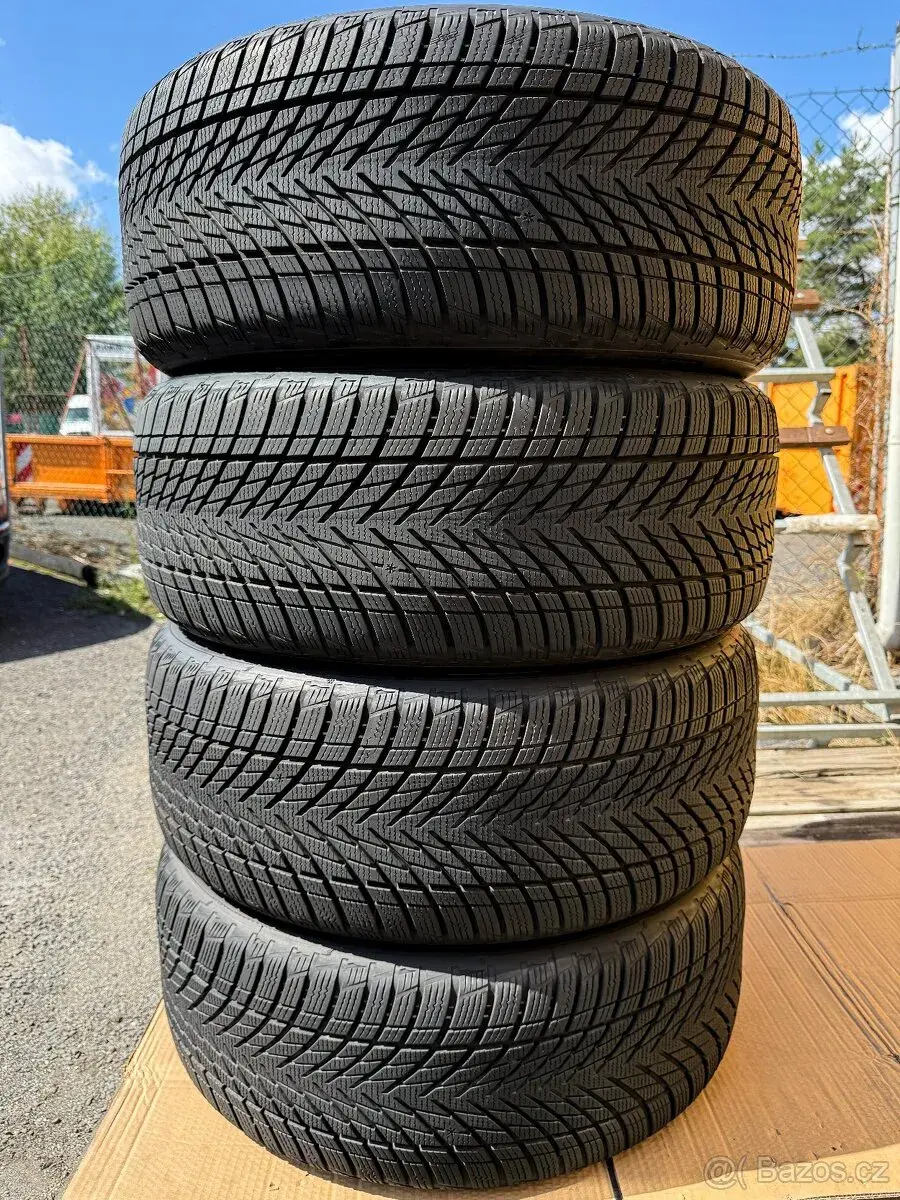 Zánovní zimní pneu 245/45/19 Goodyear Ultra Grip 3