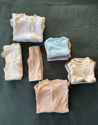 Set oblečení pro miminko (velikost 56)