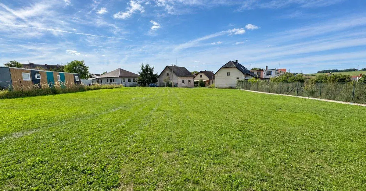 Stavební pozemek Mokrouše / Tymákov 1036m2