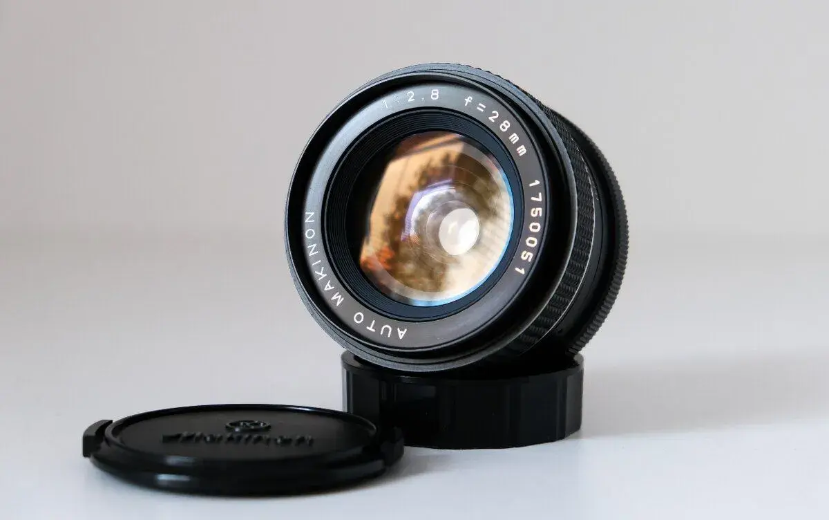 Auto Makinon 28mm f/2.8 - (Minolta MD)