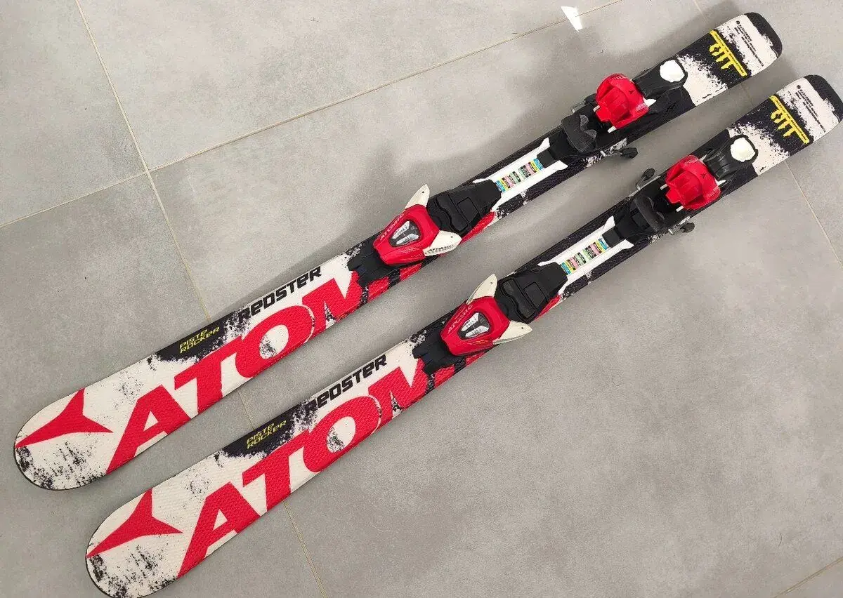 Lyže značky Atomic Redster. Velikost 110cm.
