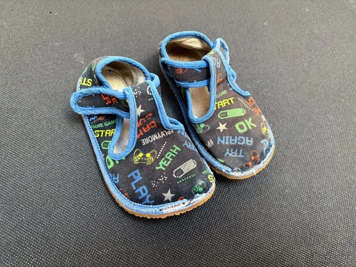 Dětské barefoot bačkory Běda vel. 26, herní motiv