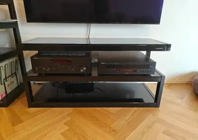 AV hifi stolek Norstone Esse frosted black
