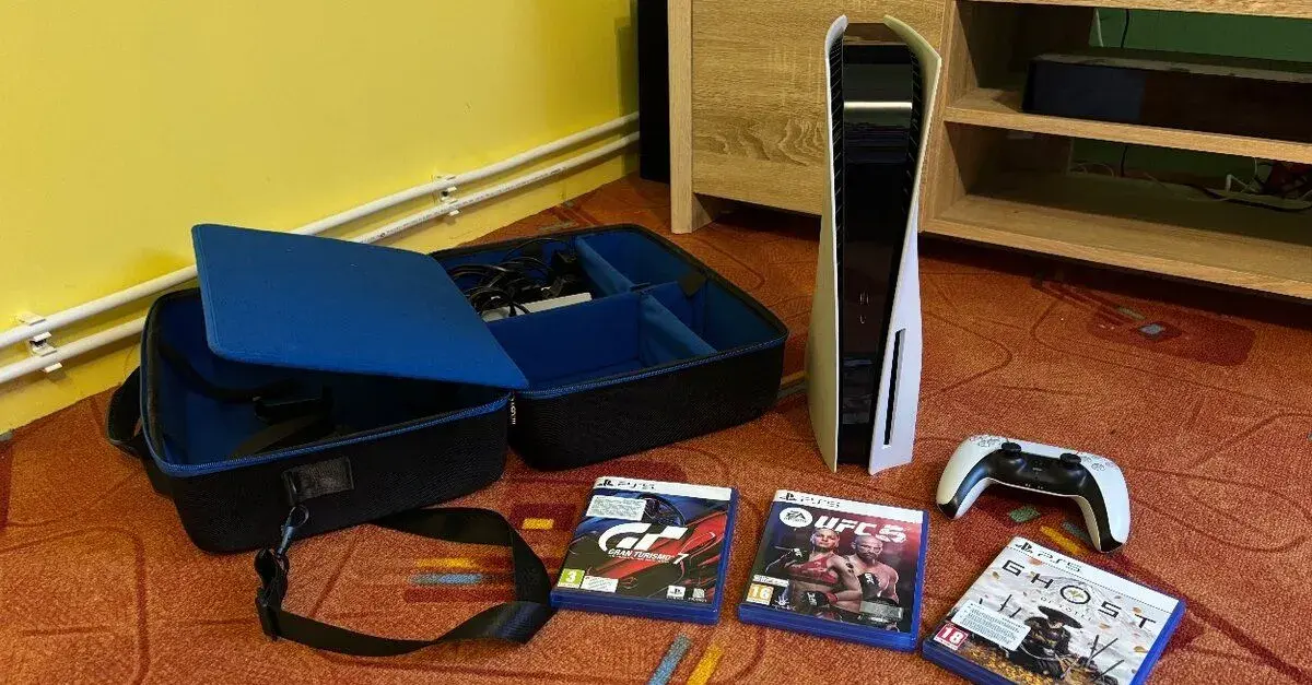 PS5/MECHANIKA/825 GB/3 HRY/NABÍJEČKA/BRAŠNA