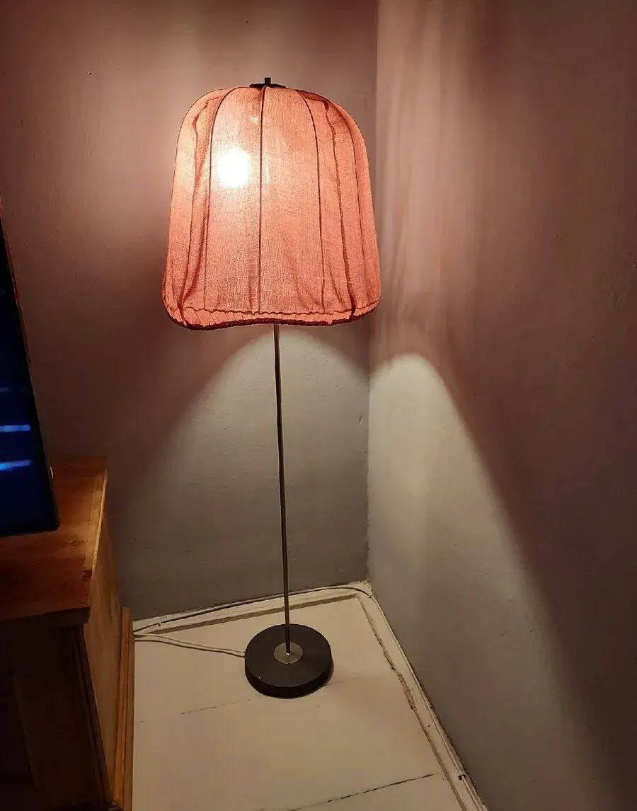 Stará stojací lampa