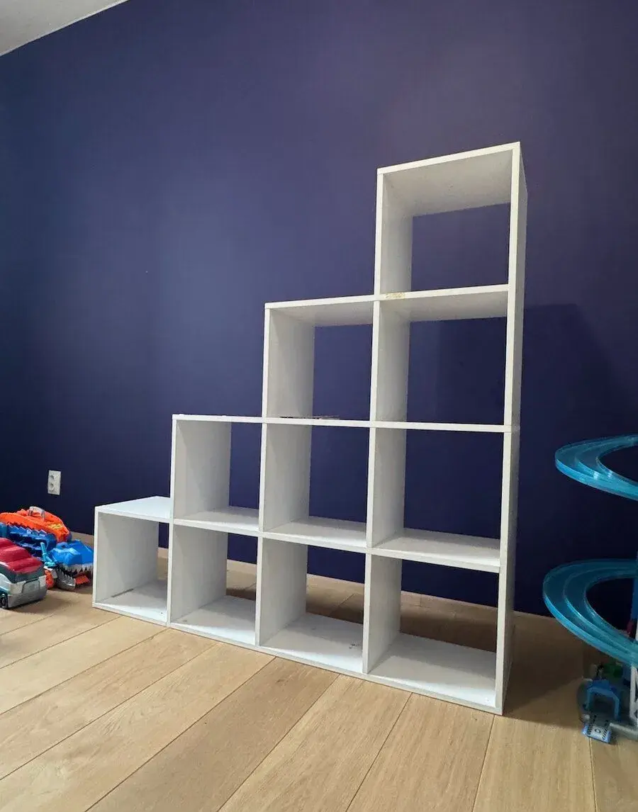 Regál / knihovna bílá - typ schody 130 cm
