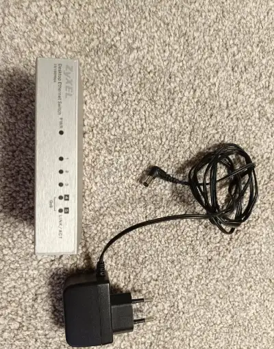 Switch ZyXEL ES-105A