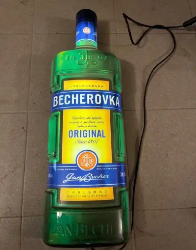 Velká svítící láhev Becherovka – Reklamní LED/světelný pouta