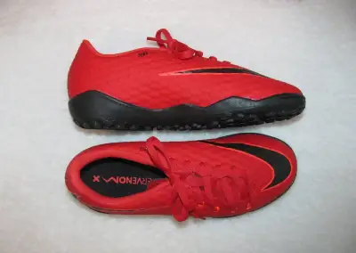 Dětské červené kopačky,turfy Nike