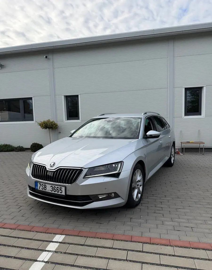 PRONÁJEM ŠKODA SUPERB 3 2.0 TDI, DSG, r. 2017 NA TAXI