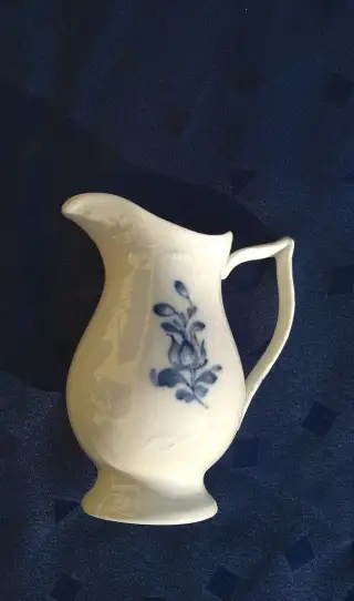 Konvička na mléko z dánského porcelánu