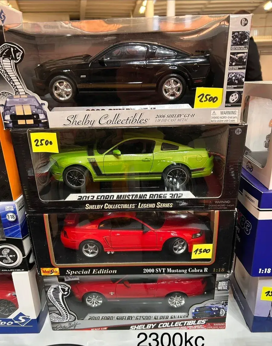 Ford mustang 1:18