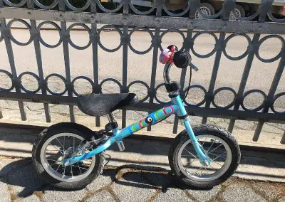 Odrážedlo pro nejmenší zavodniky, brzda, zvonek