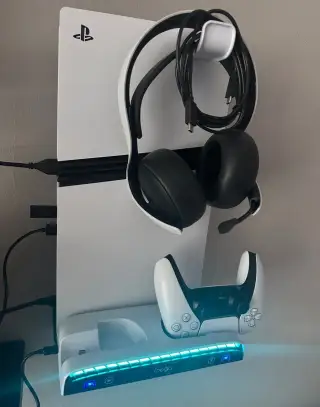 PlayStation 5Pro 2TB + Headset + držák na zeď