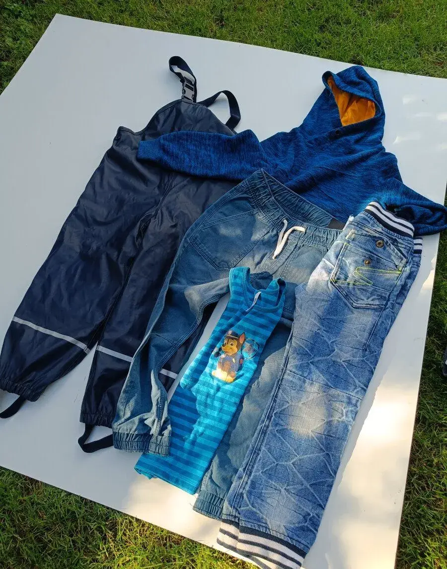 Nepromokavé kalhoty+ balíček oblečení vel 110/116