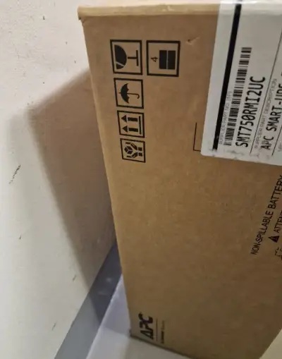 Nová nerozbalená rack APC Smart-UPS 750VA