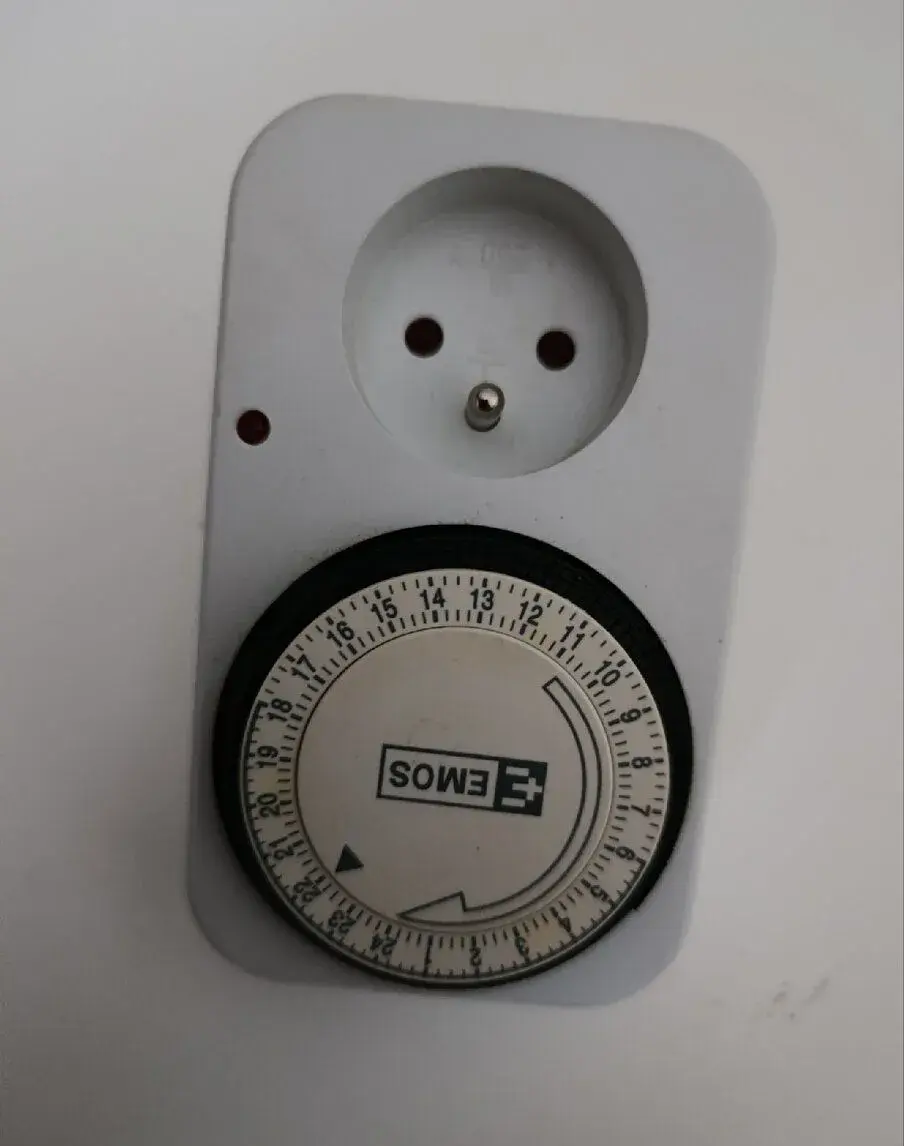Spínací zásuvka s časovačem EMOS P5502 (TS-MD3)