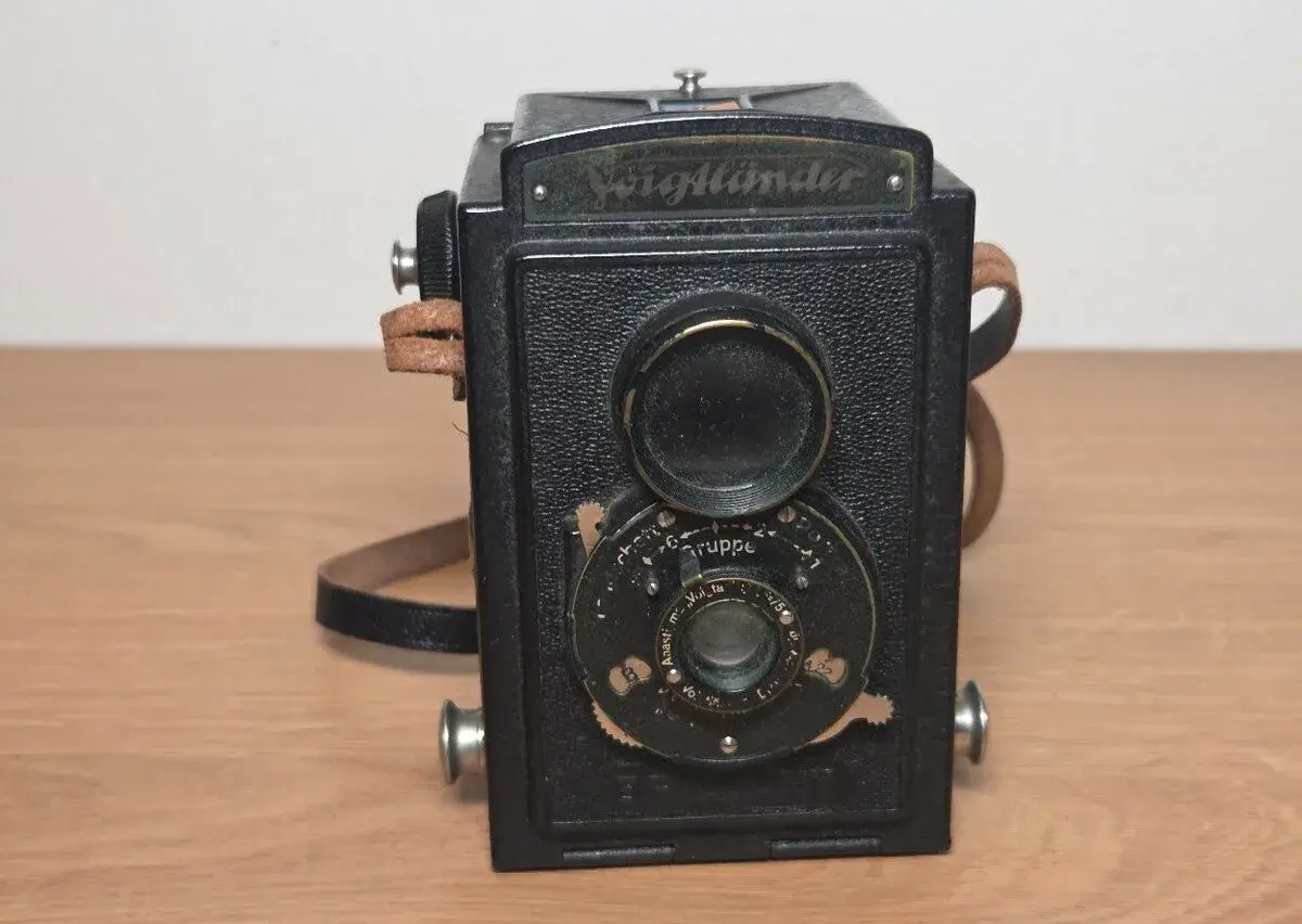 Historická zrcadlovka Voigtländer Brillant
