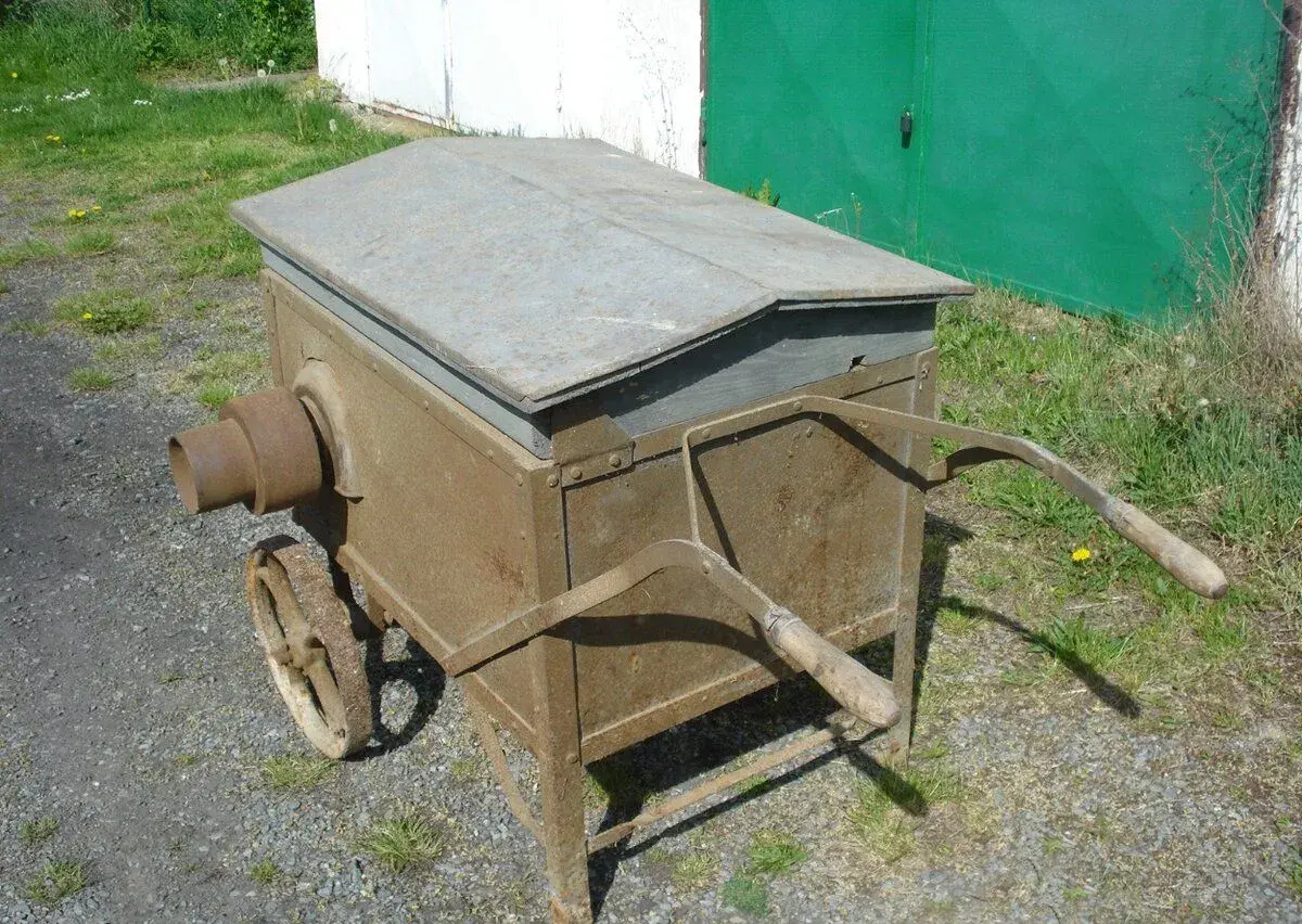 Elektrické zařízení s motorem ČKD pro pohon strojů.