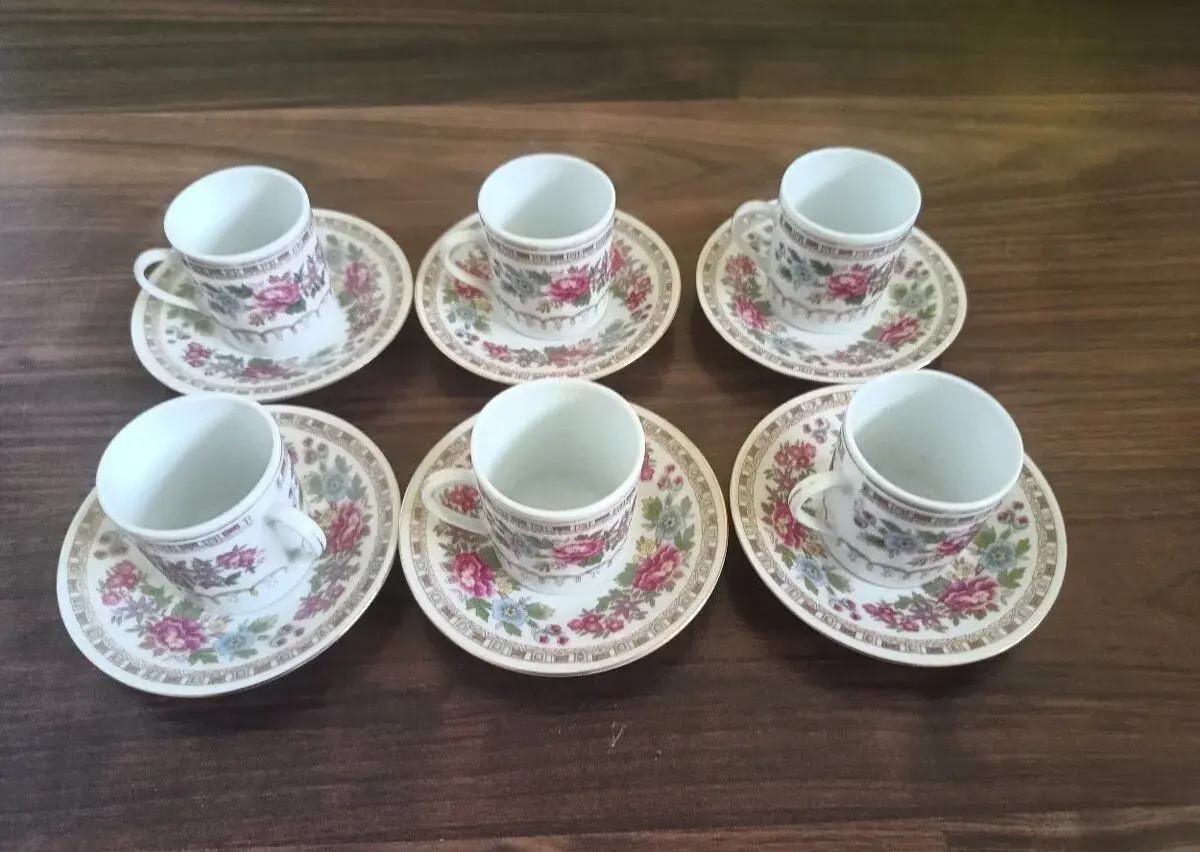 Porcelánová čajová souprava