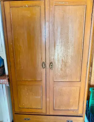 Staré šatní skříně
